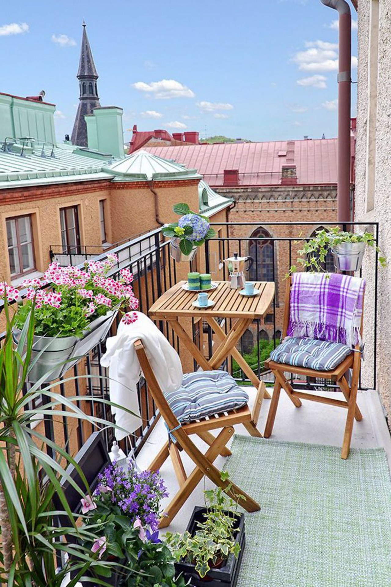 Küçük Evler İçin Fonksiyonel Balkon ve Dış Mekan Mobilyaları